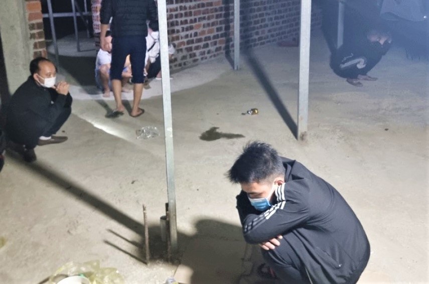 Hang chuc canh sat dot kich soi bac o tang ap mai hinh anh