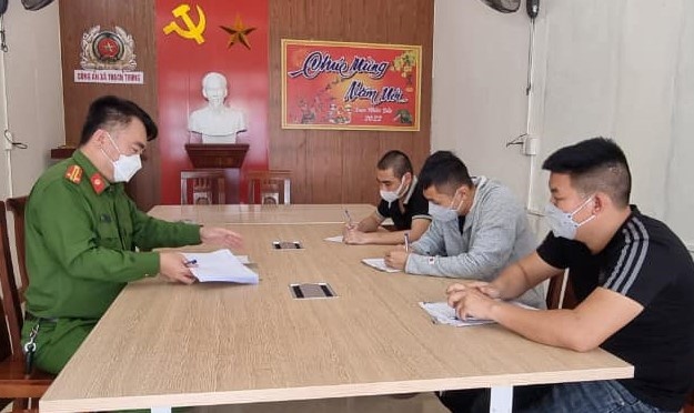 nu chu quan an bi hanh hung anh 3