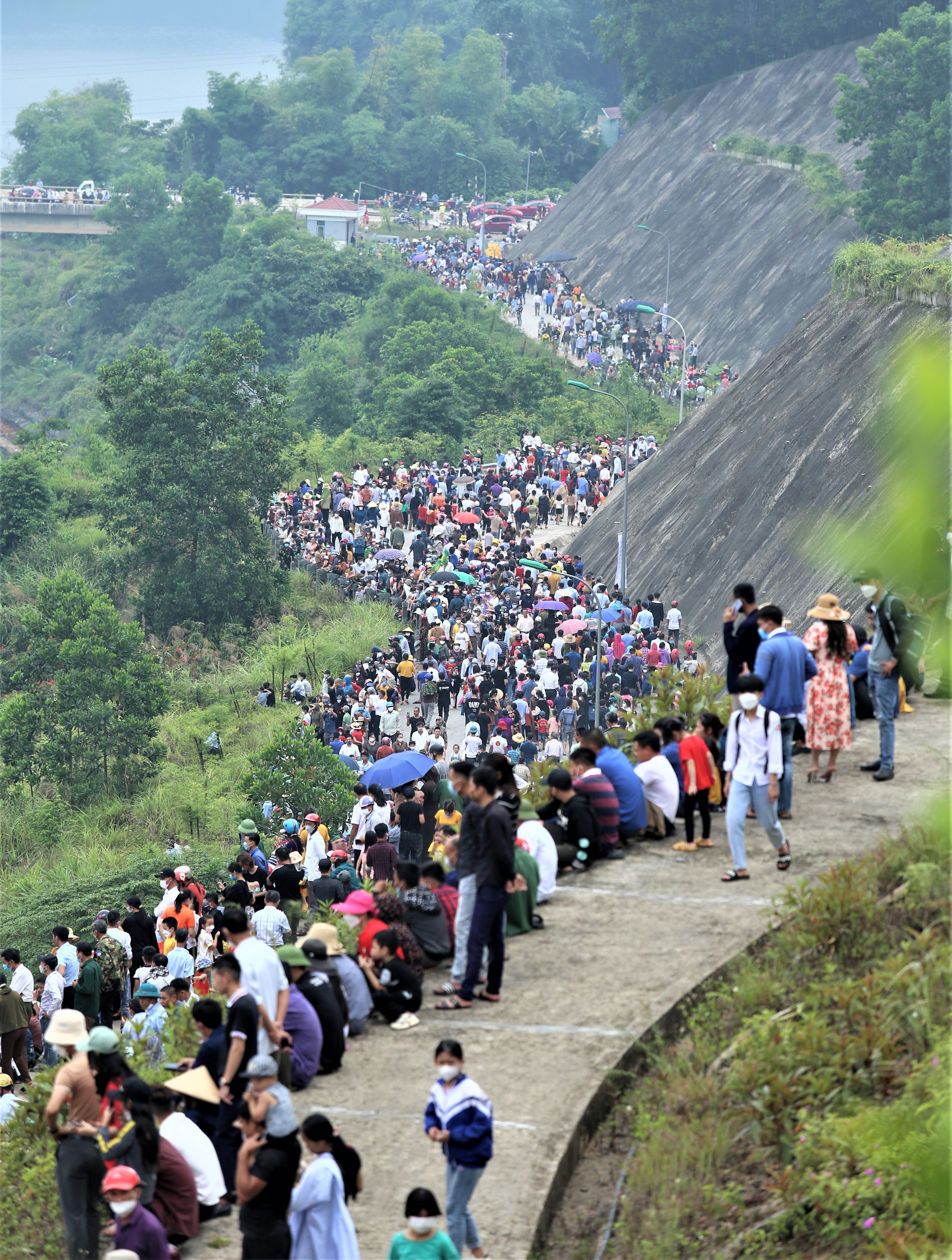 khinh khi cau o Ha Tinh anh 2