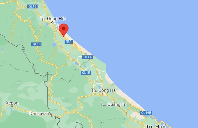 xe hoa qua lat tren quoc lo anh 2