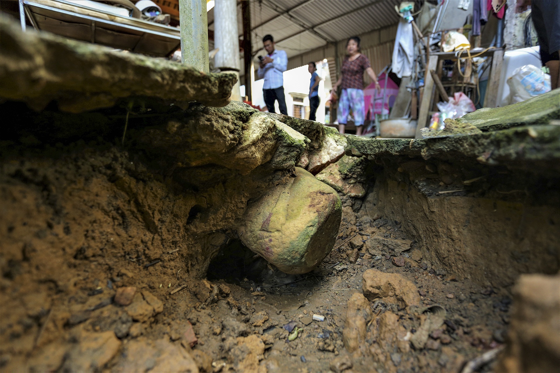 ho sut lun o Nghe An anh 7