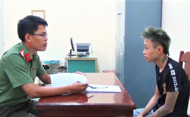 Lua nguoi vuot bien sang nuoc ngoai roi ban vao song bai hinh anh