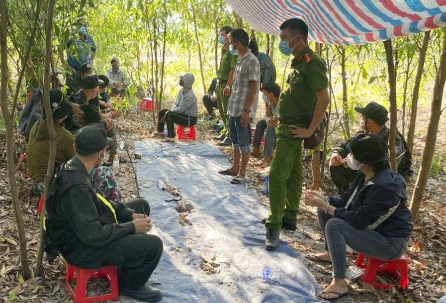 Pha soi bac tren doi keo co nguoi canh gioi hinh anh