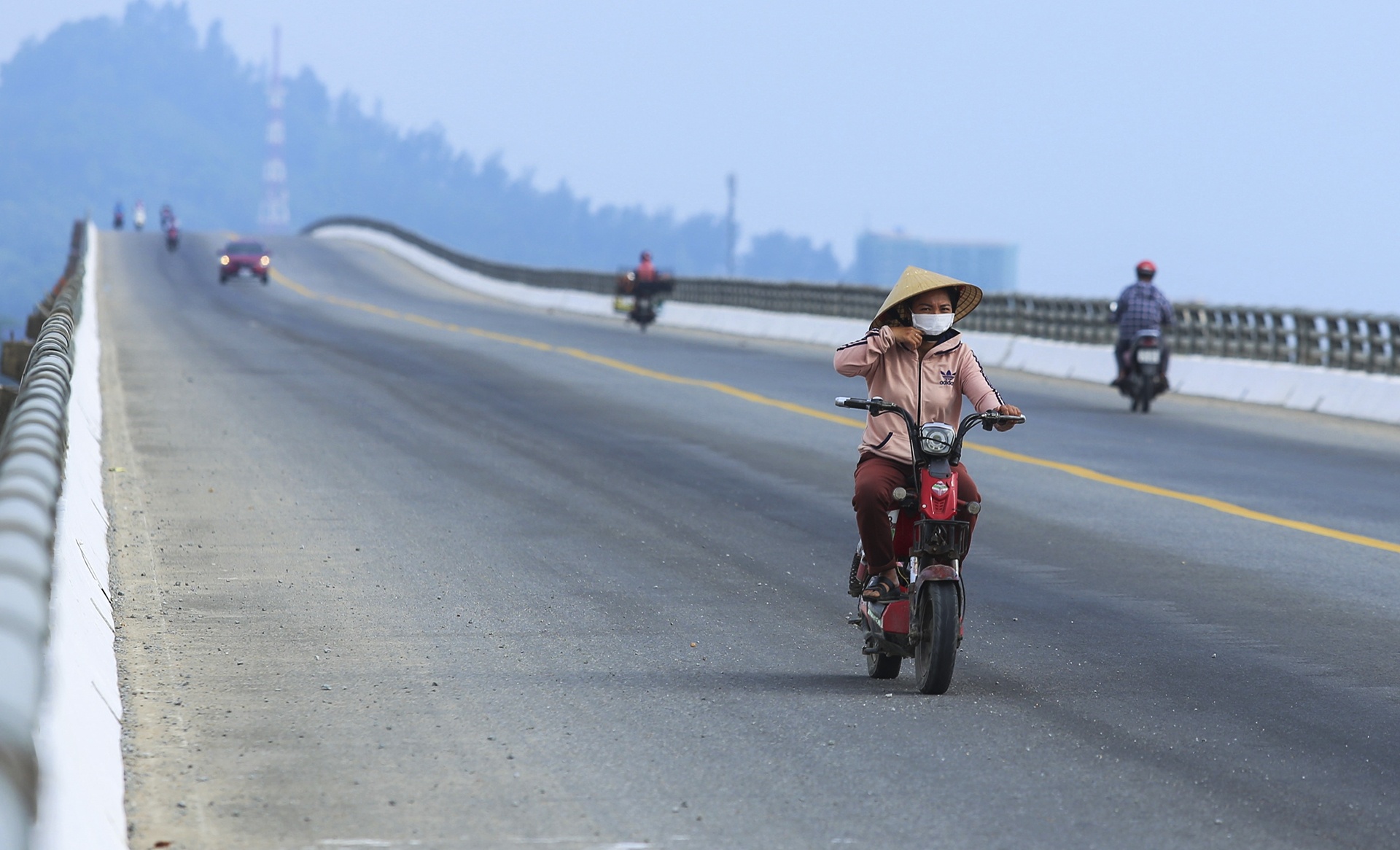 cau tram ty khong co den chieu sang anh 6