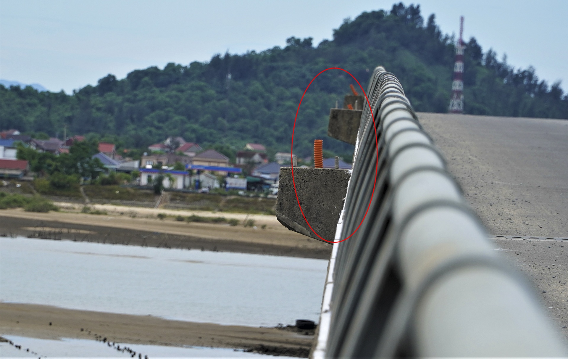 cau tram ty khong co den chieu sang anh 5