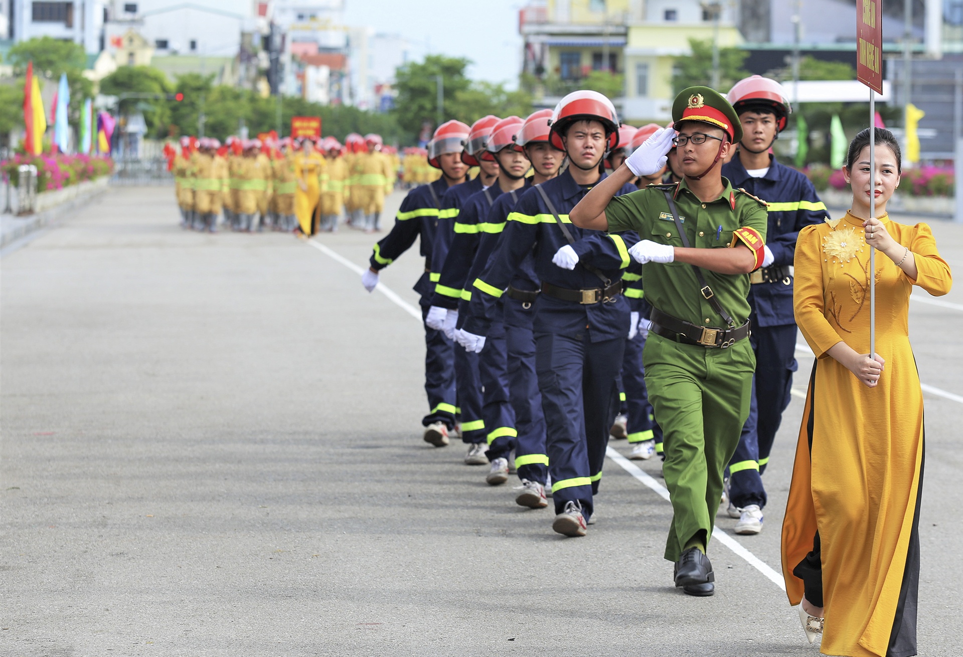 canh sat cuu nan,  cuu ho anh 2