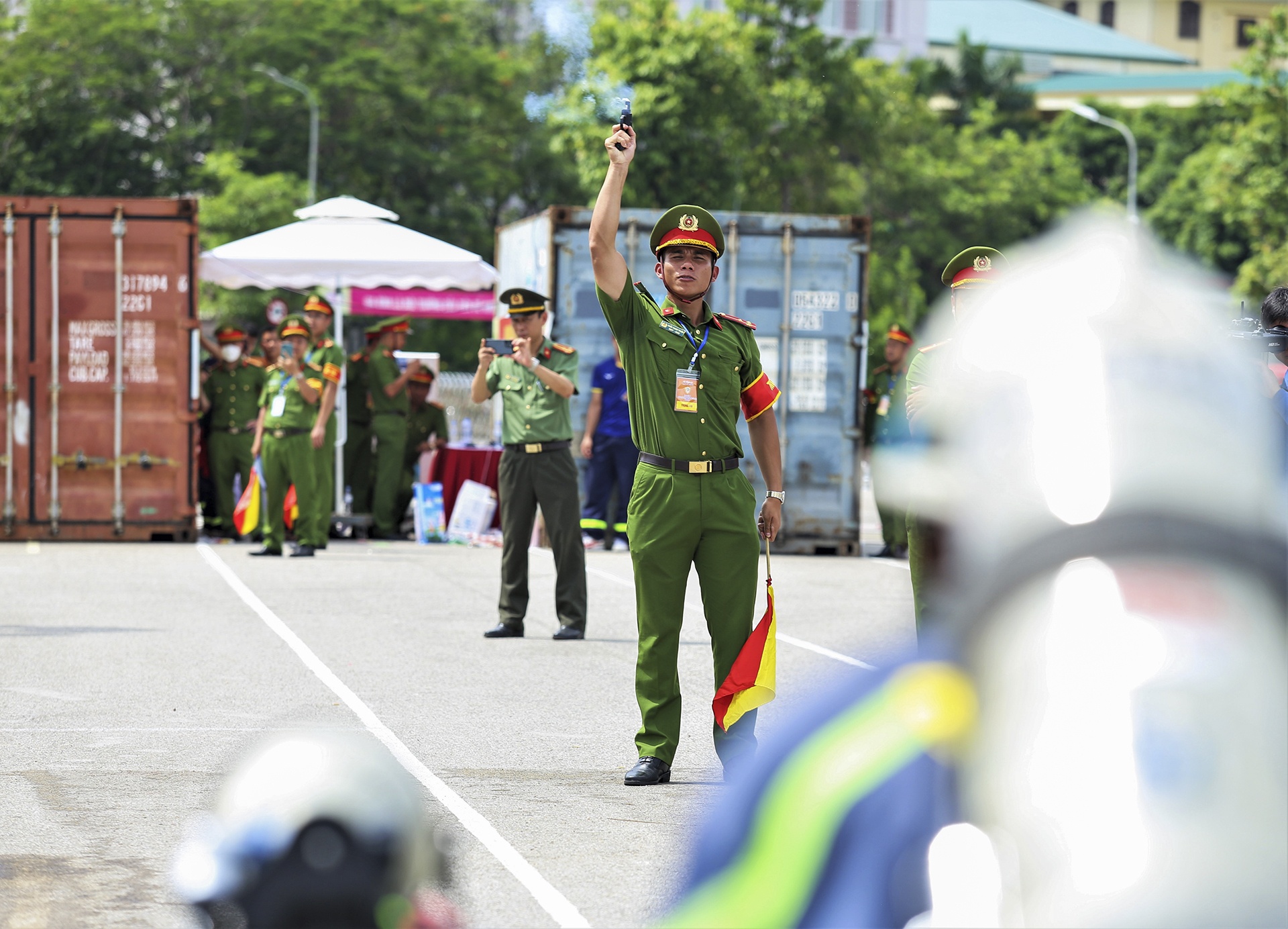 canh sat cuu nan,  cuu ho anh 7