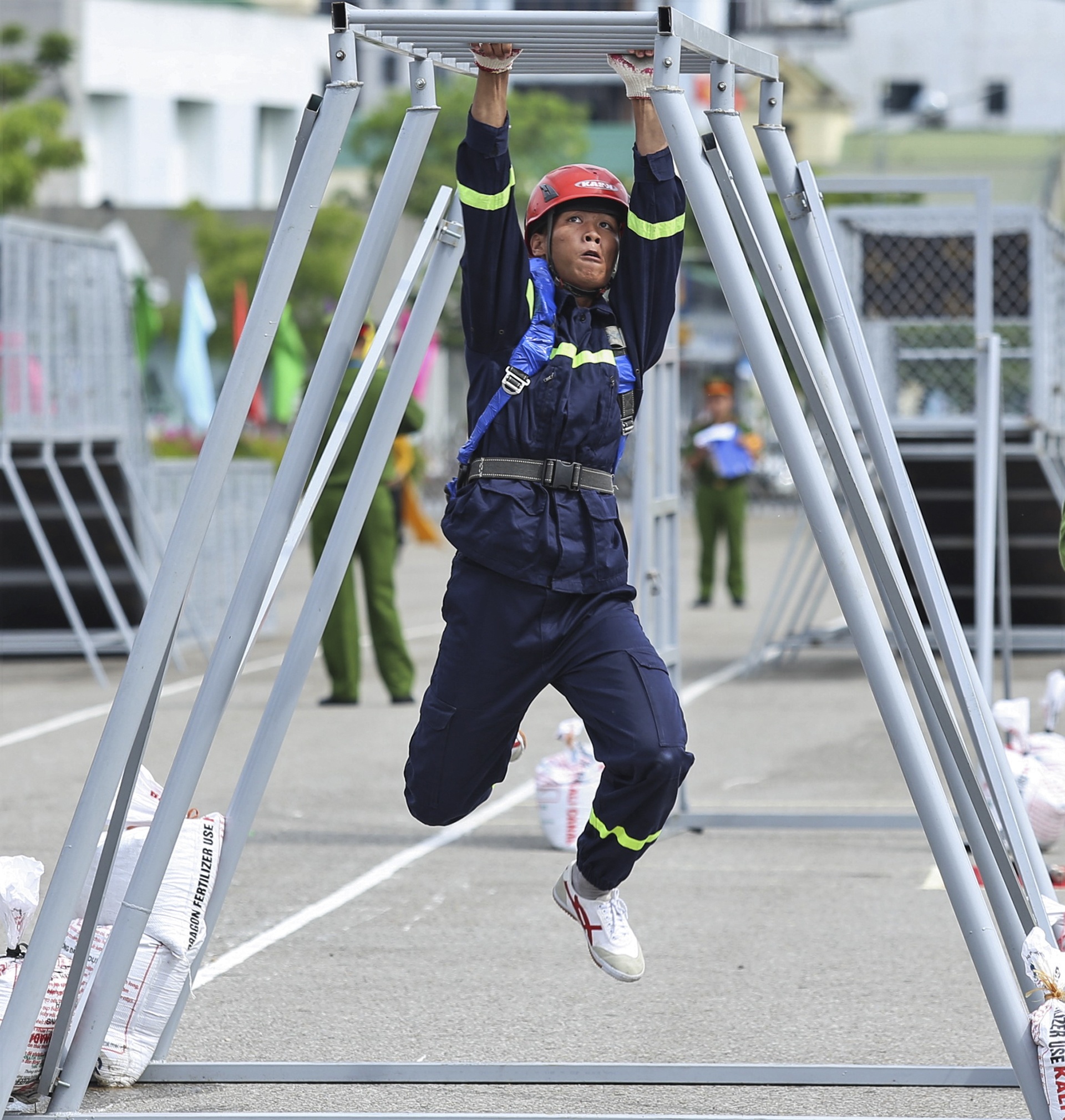 canh sat cuu nan,  cuu ho anh 4