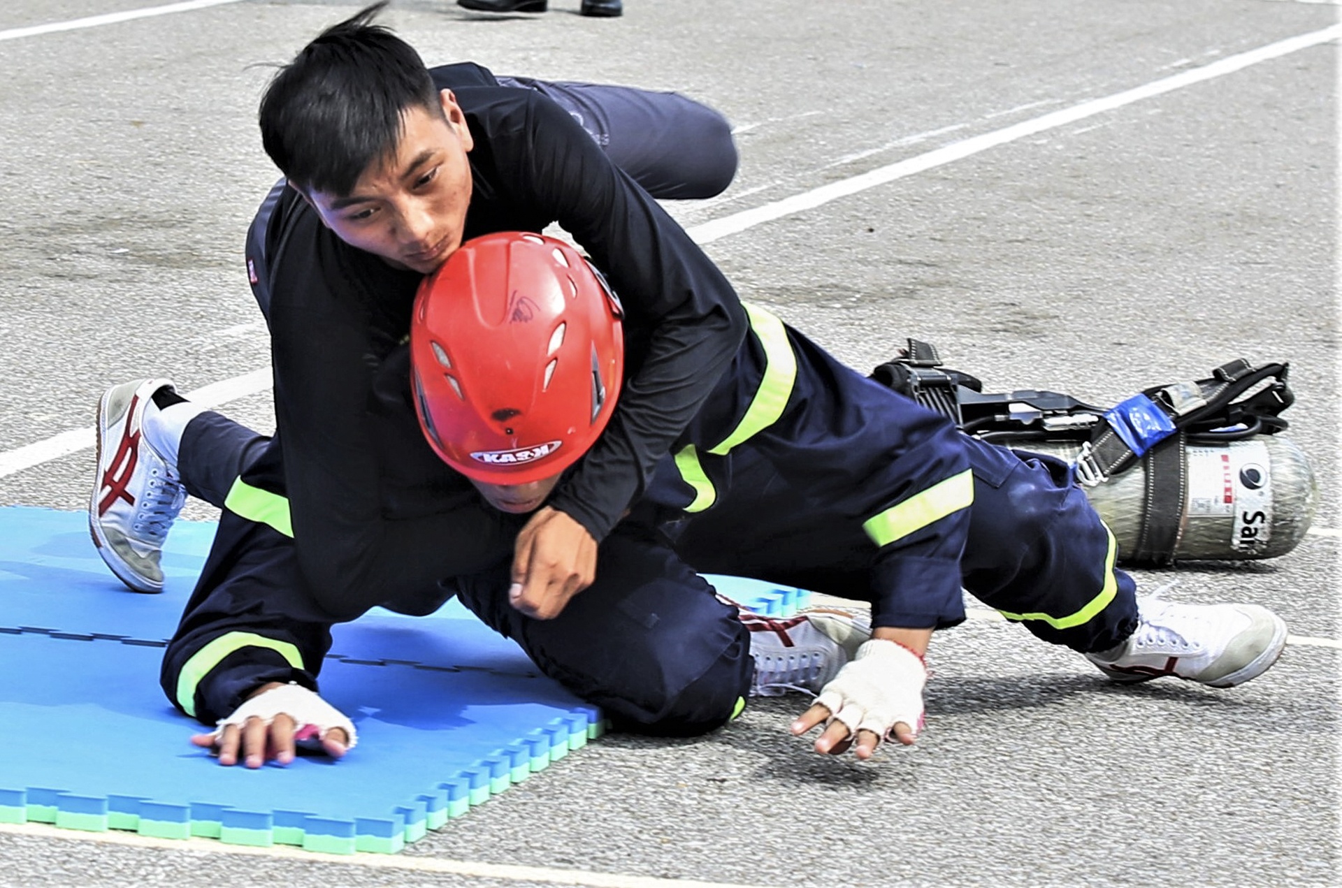 canh sat cuu nan,  cuu ho anh 5