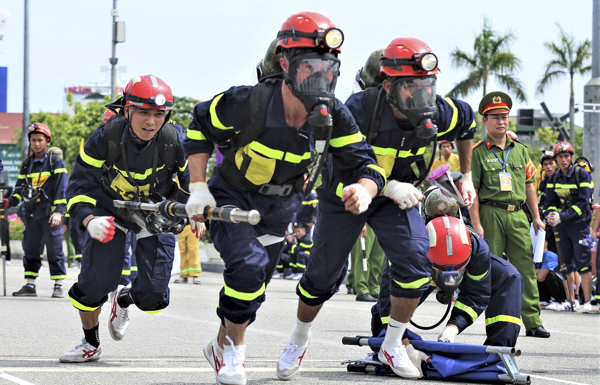 canh sat cuu nan,  cuu ho anh 8