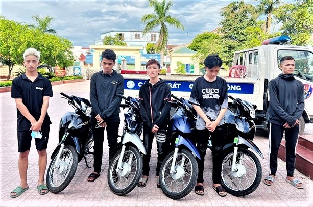 boc dau xe may tren quoc lo anh 1