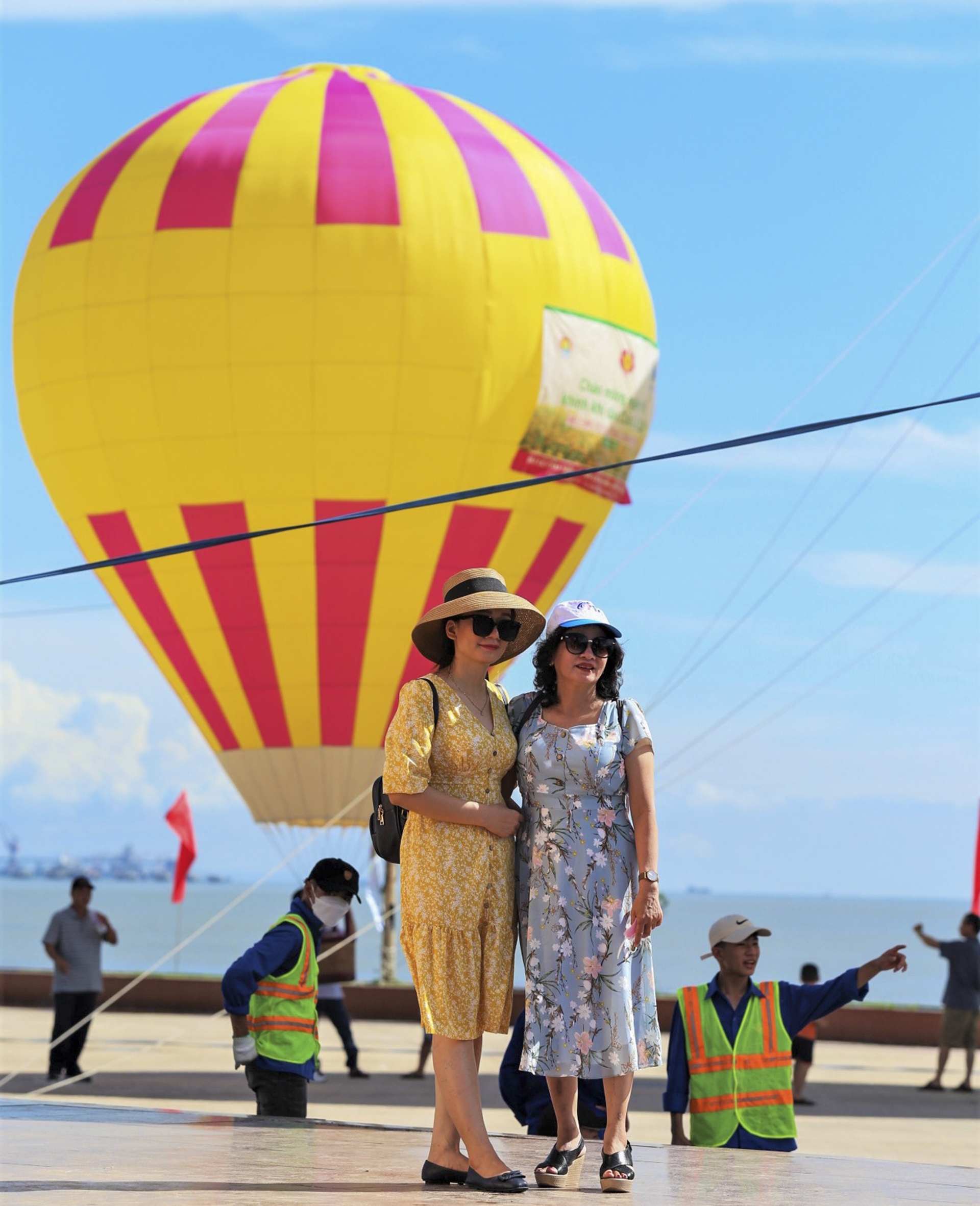 ngam khinh khi cau o bien Cua Lo anh 9