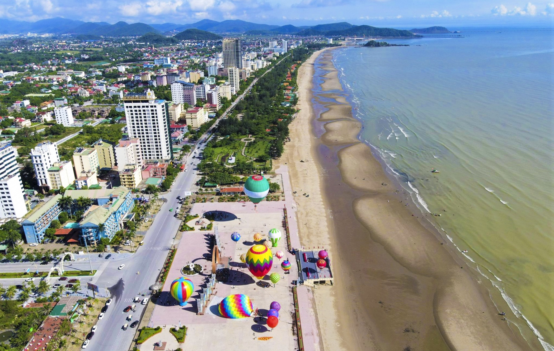 ngam khinh khi cau o bien Cua Lo anh 1