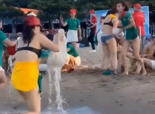 Coi ao nguc khi tham gia team building la hinh anh qua phan cam hinh anh