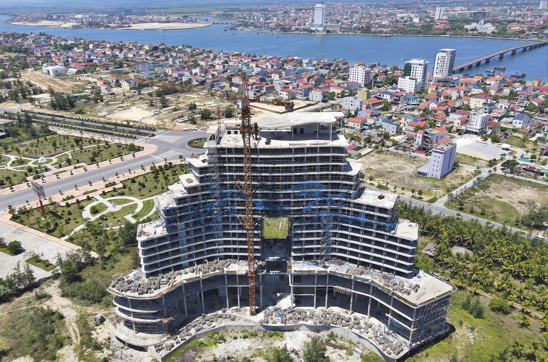 Loat du an nghin ty 'ngu dong' o ban dao dep nhat Quang Binh hinh anh