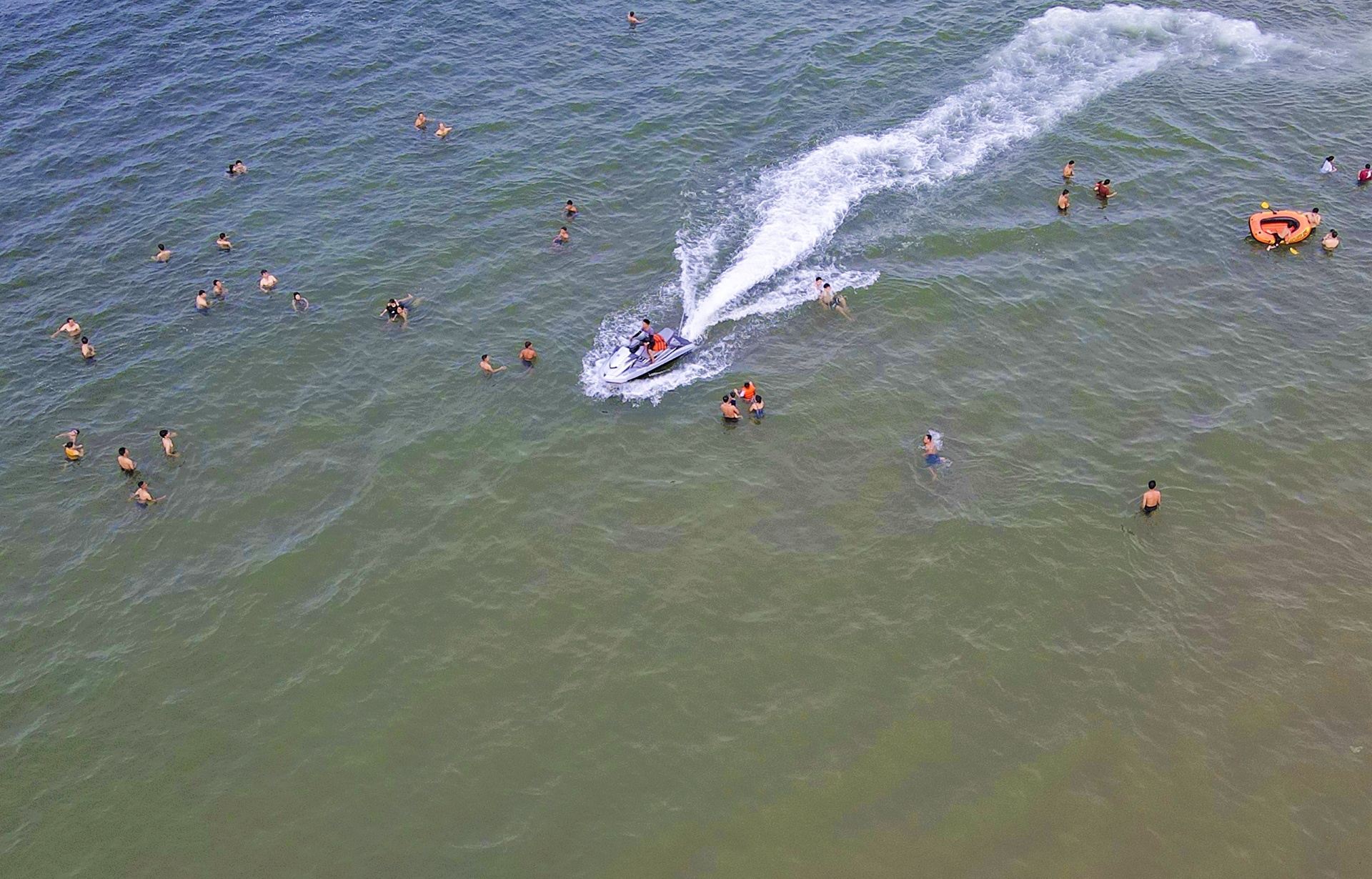 Motor nuoc chay bat nhao anh 4