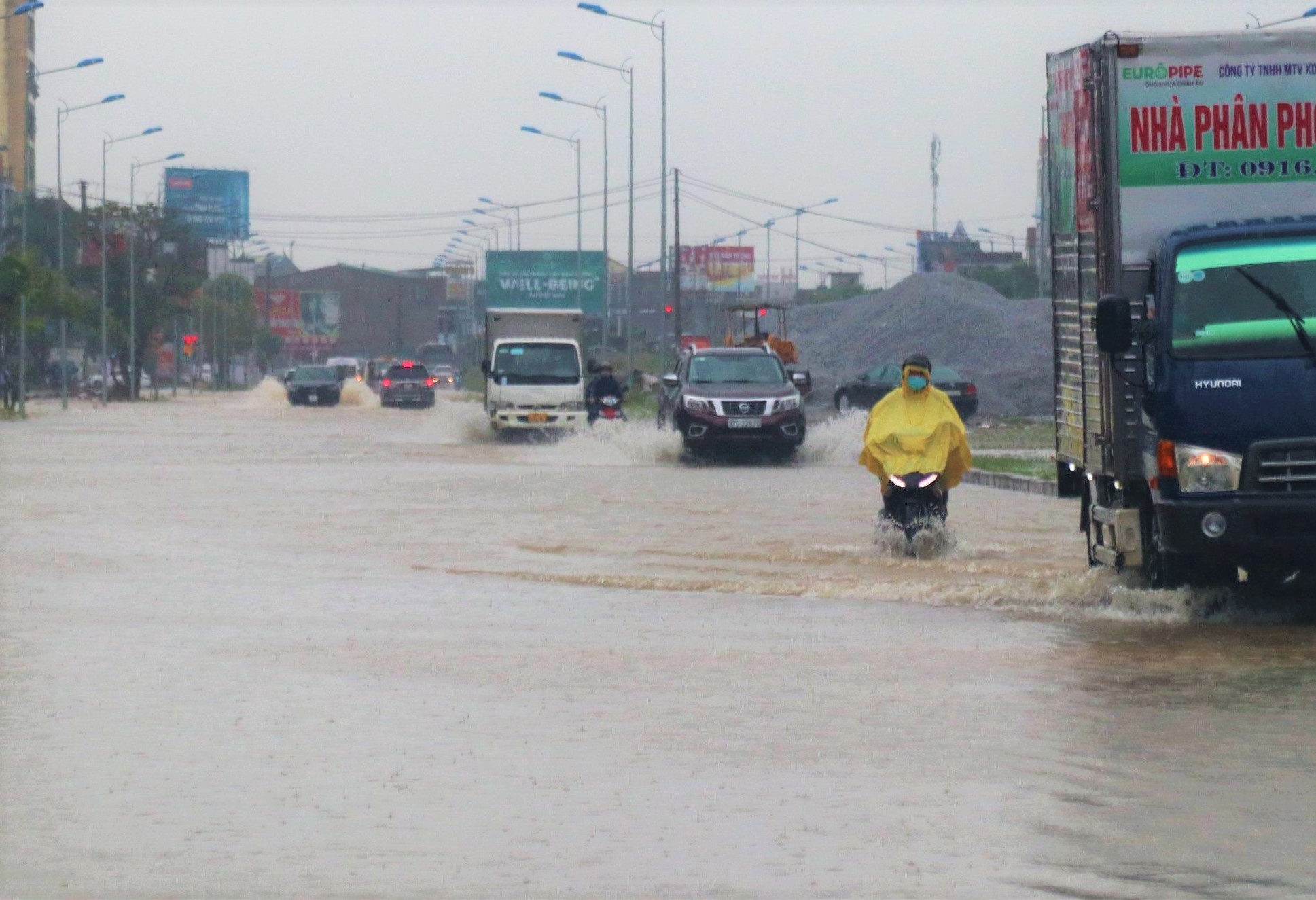 Mua lu chia cat nhieu noi o Nghe An, mot nguoi mat tich hinh anh