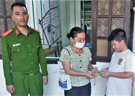 Nam sinh lop 6 tra lai hon 50 trieu dong cho nguoi danh roi hinh anh