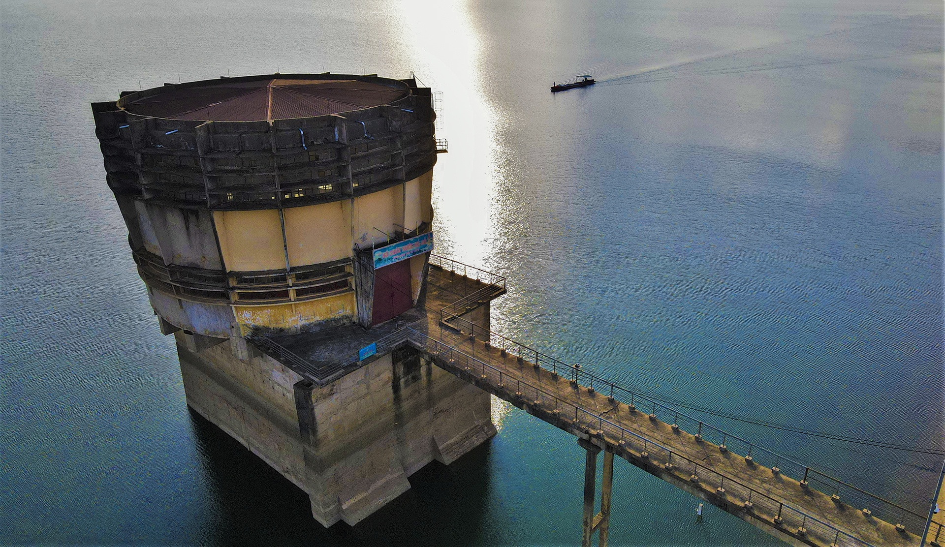 Hang loat hang muc xuong cap o ho Ke Go hinh anh