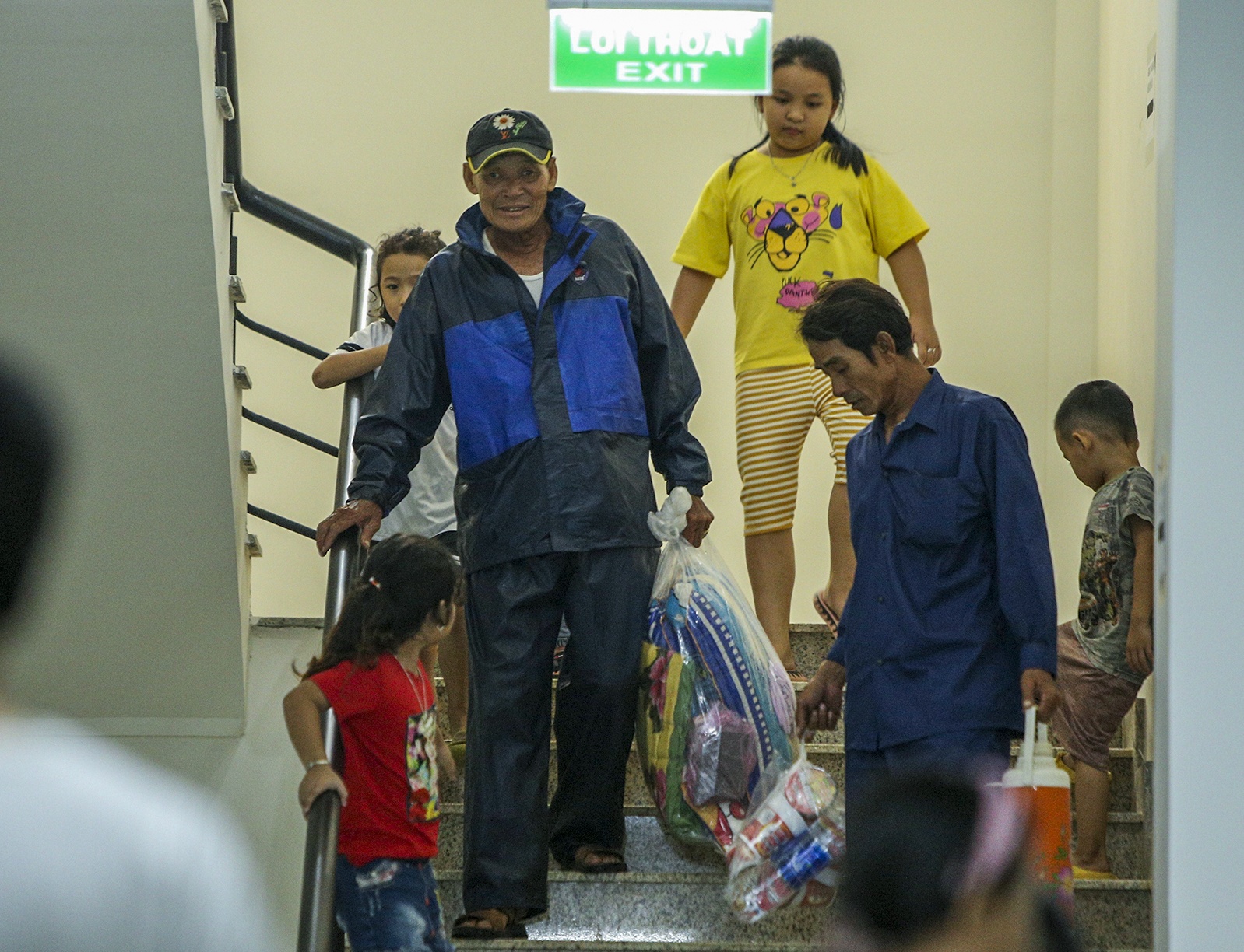 Nguoi dan vung tam bao Noru xuong tang ham tru an hinh anh