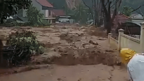 Khoanh khac lu quet am am do ve, cuon troi oto o Nghe An hinh anh