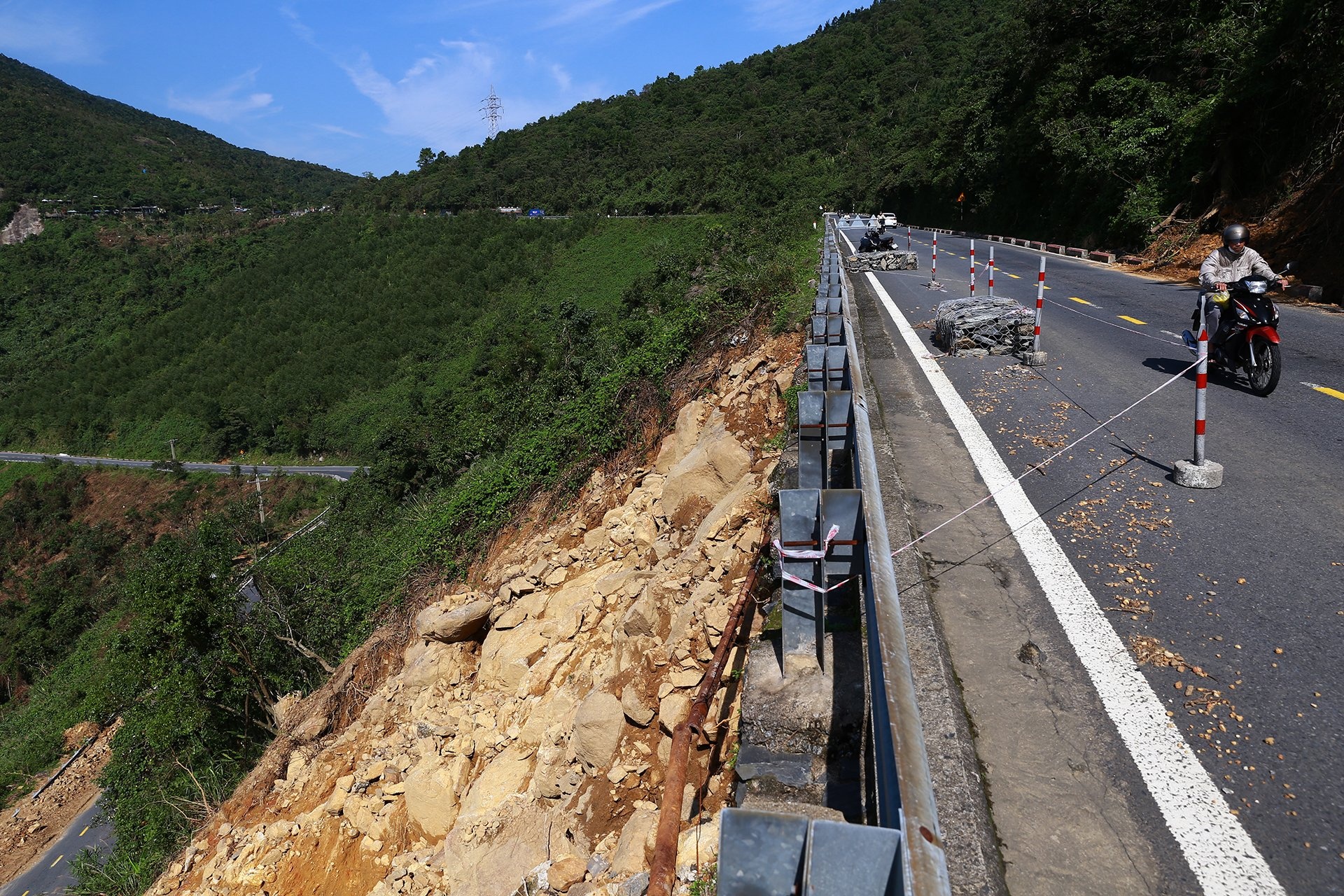 Deo Hai Van sat lo anh 2