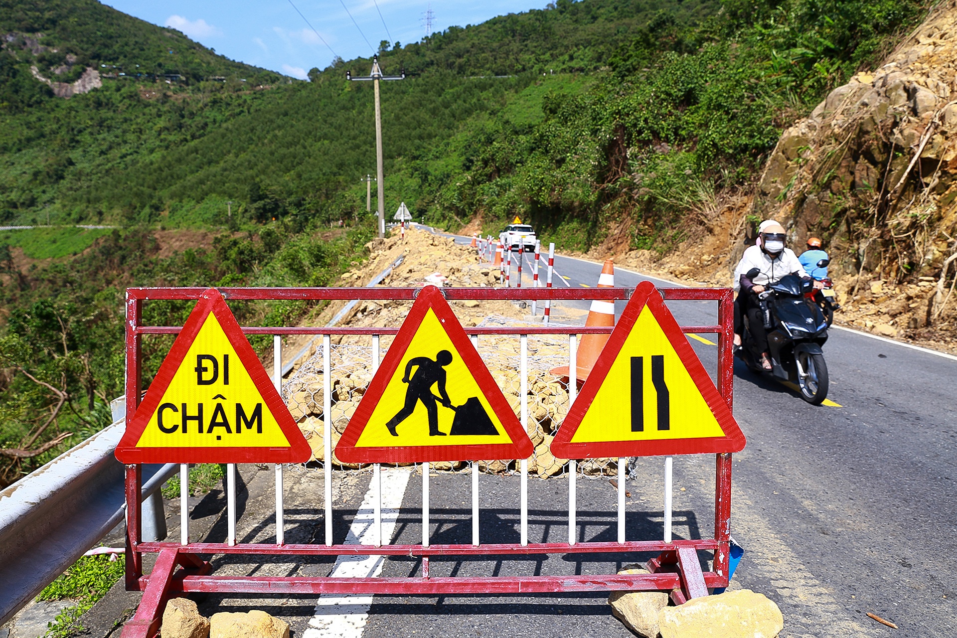 Deo Hai Van sat lo anh 13