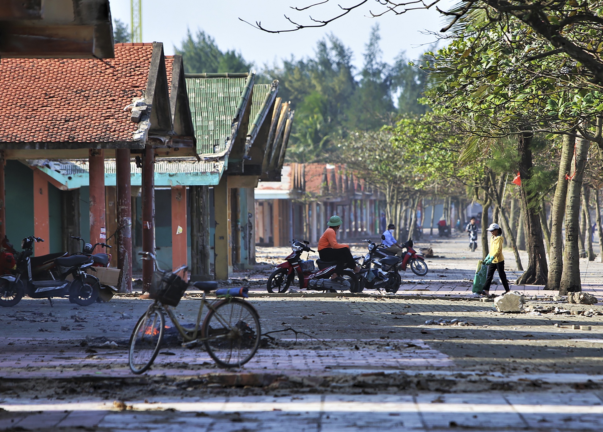 Pho bien Cua Lo sau khi thao do hon 200 ki-ot hinh anh