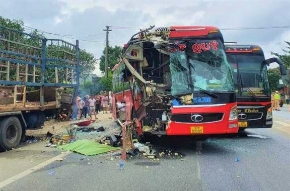 Tai nan lien hoan tren quoc lo, mot nguoi chet hinh anh