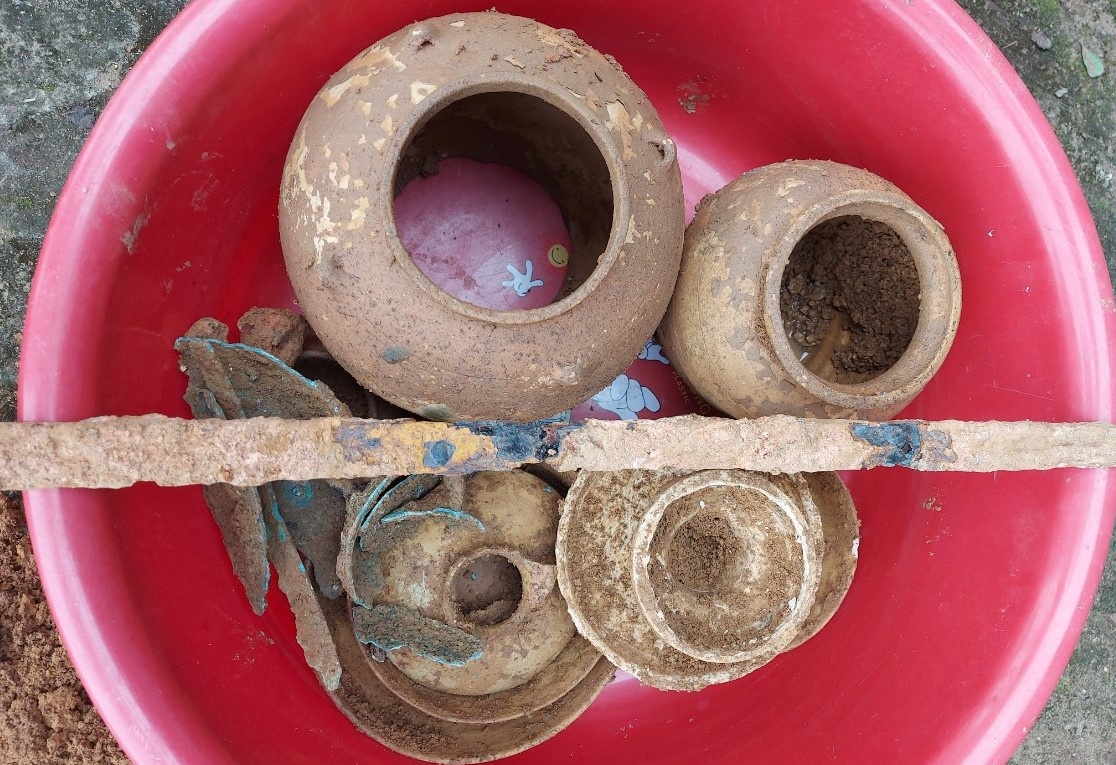 Phat hien mo co co nhieu hien vat hinh anh