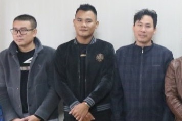 Nguoi phu nu bi danh, ep tra 2,5 ty dong hinh anh