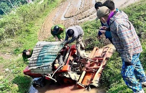 May cay roi xuong muong, mot nguoi dan ong tu vong hinh anh