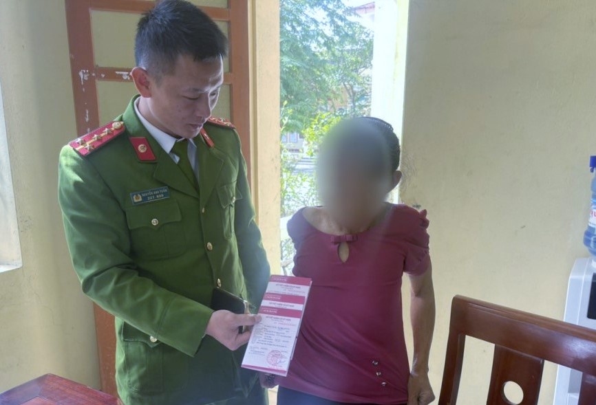 Nguoi phu nu suyt bi lua gan 600 trieu dong hinh anh