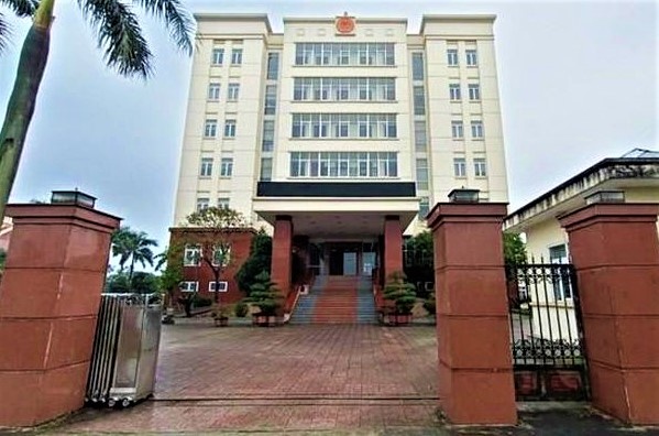 Cam xuat canh nu can bo thue mat lien lac nhieu ngay hinh anh