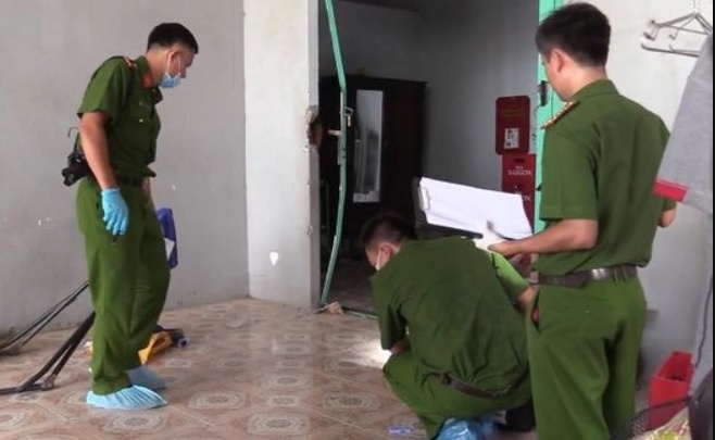 Chem hang xom nhap vien vi nghi vo ngoai tinh hinh anh
