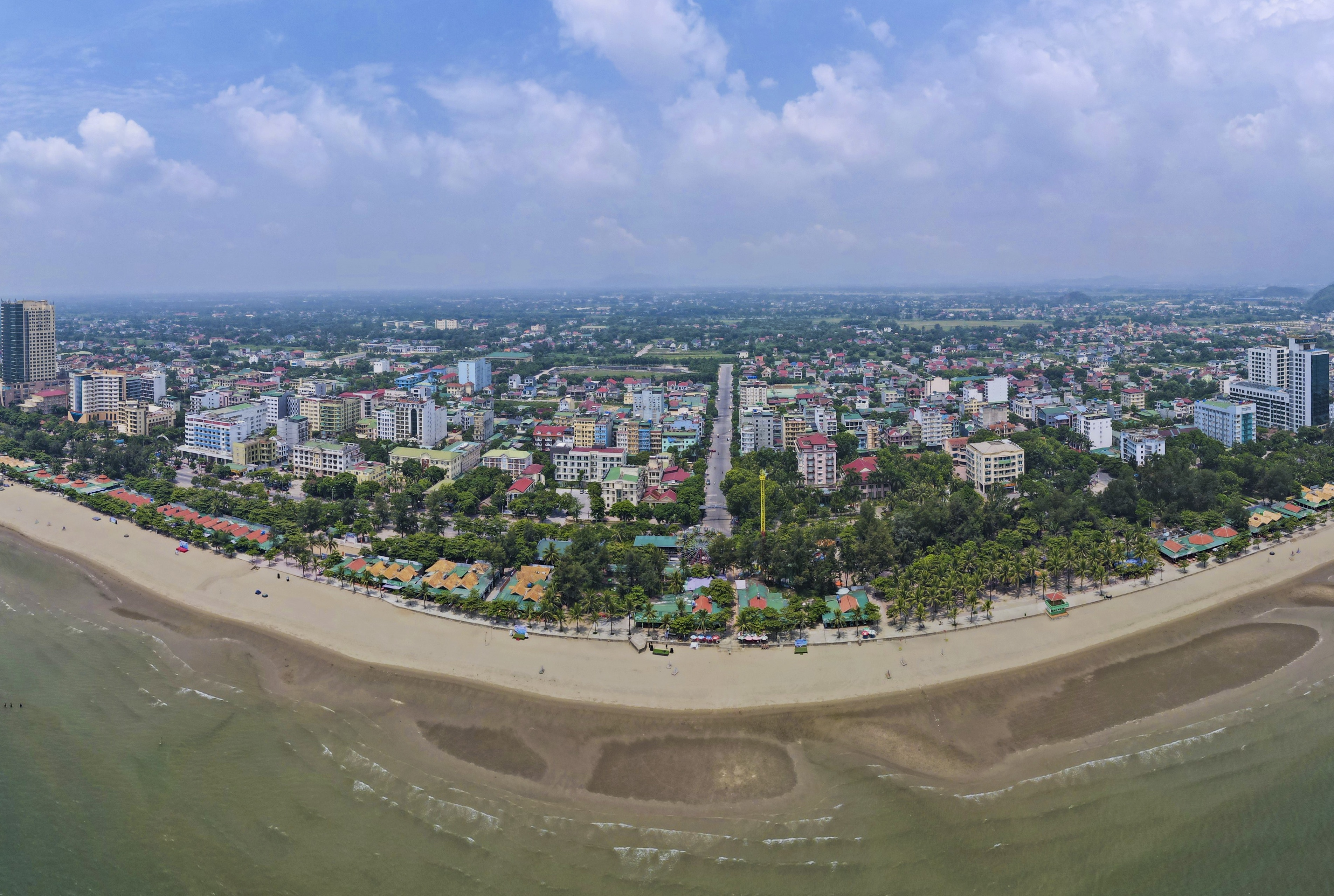 Pho bien Cua Lo truoc de an sap nhap vao TP Vinh hinh anh