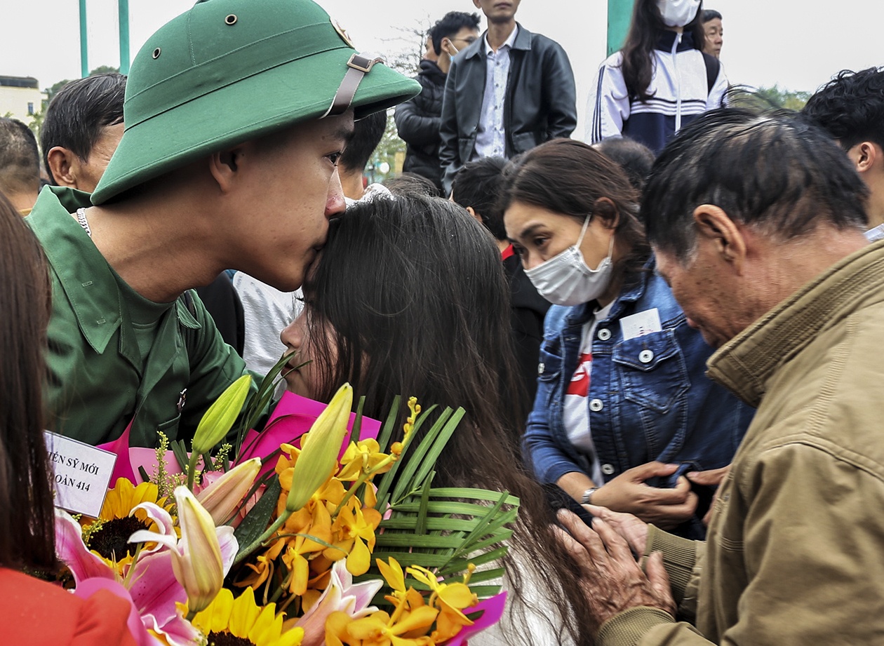 Tan binh bin rin hon tam biet nguoi yeu ngay nhap ngu hinh anh