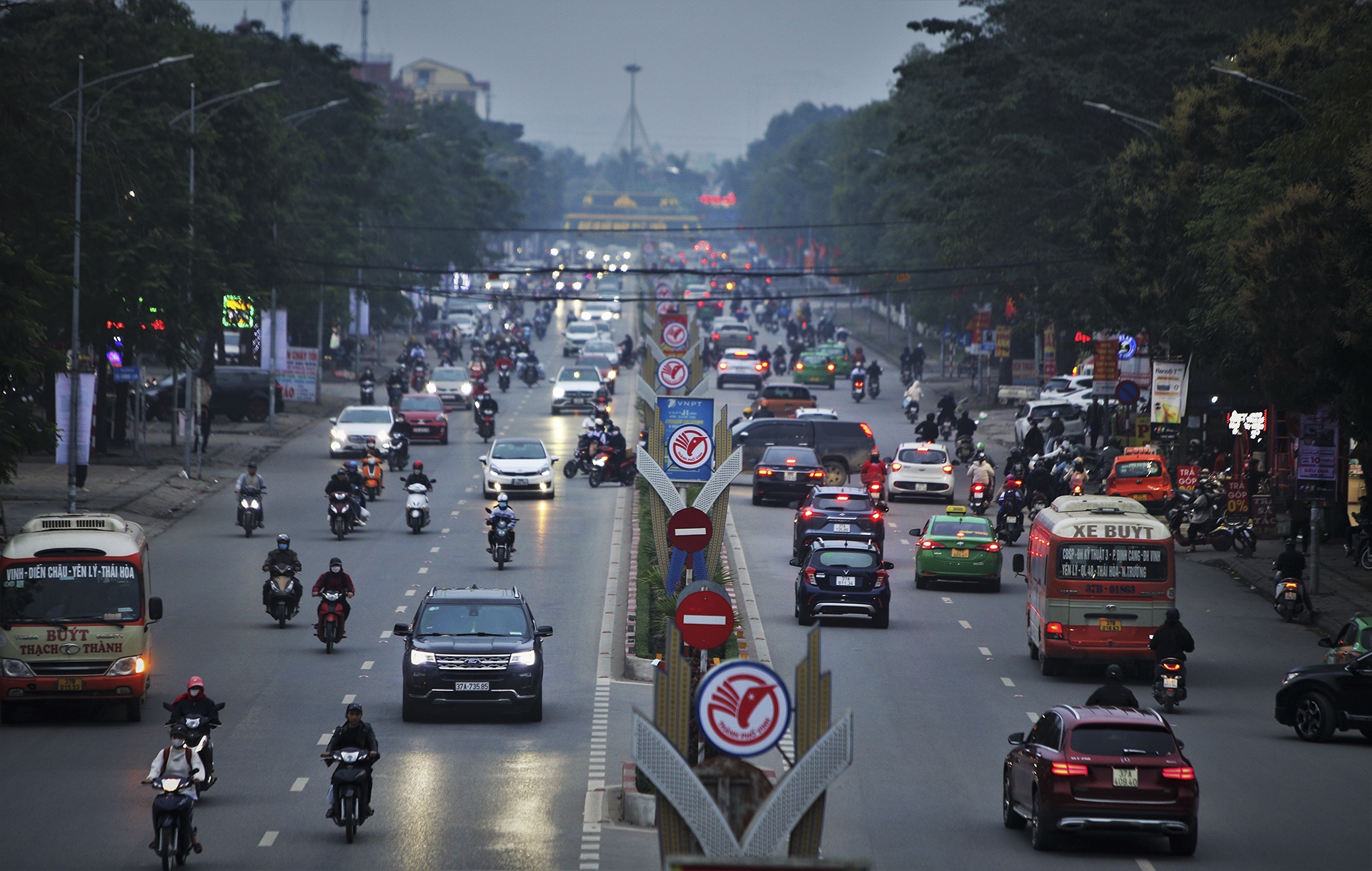 tac duong TP Vinh anh 13