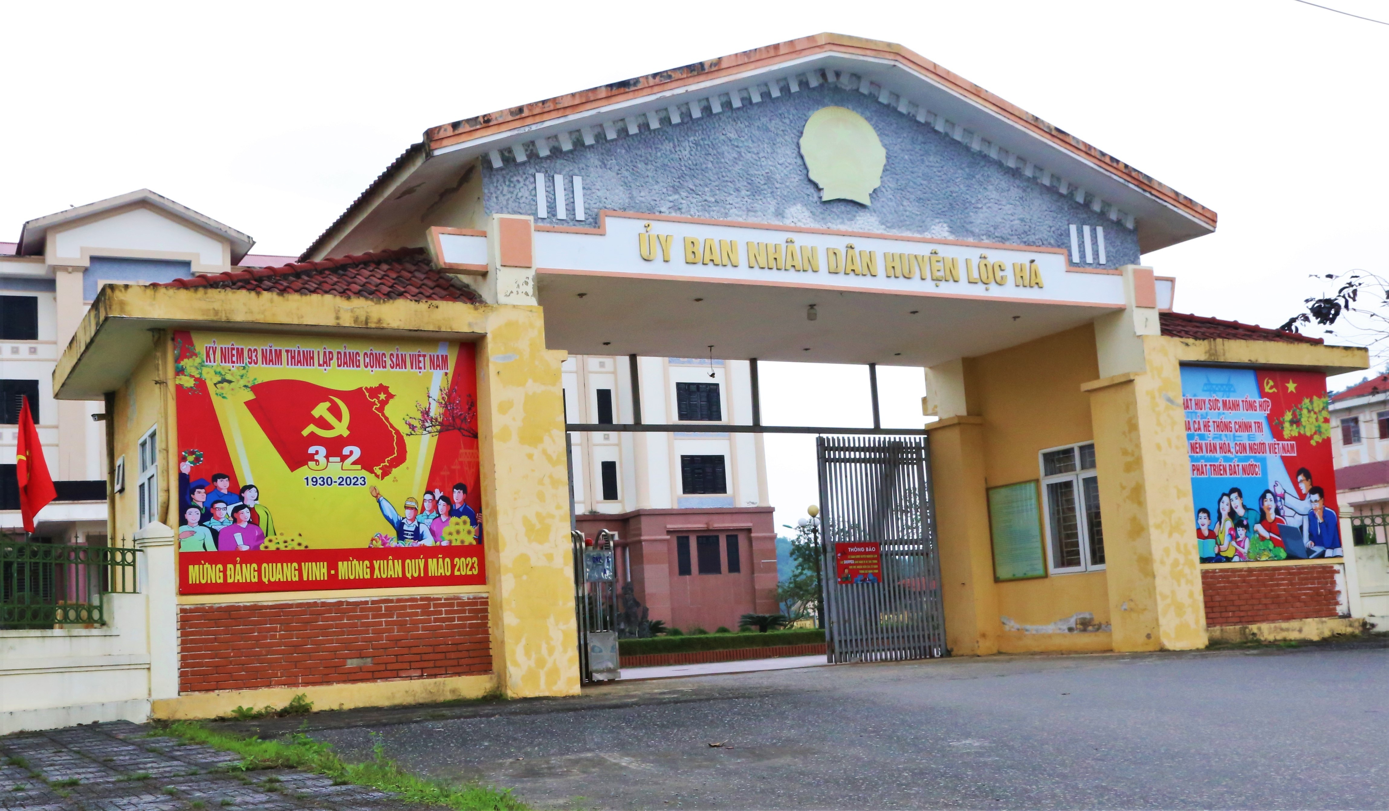 Giam doc ban quan ly du an ‘that nghiep’ vi chua duoc bo tri viec hinh anh