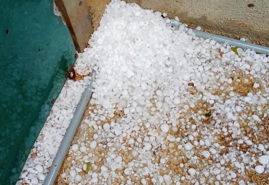 Mua da lien tiep xuat hien o Nghe An hinh anh