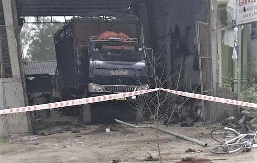 No lon o garage oto, it nhat 2 nguoi tu vong hinh anh