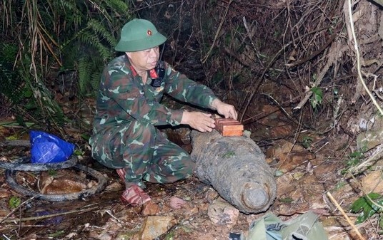 Phat hien bom nang 225 kg, nguyen kip no khi danh ca hinh anh