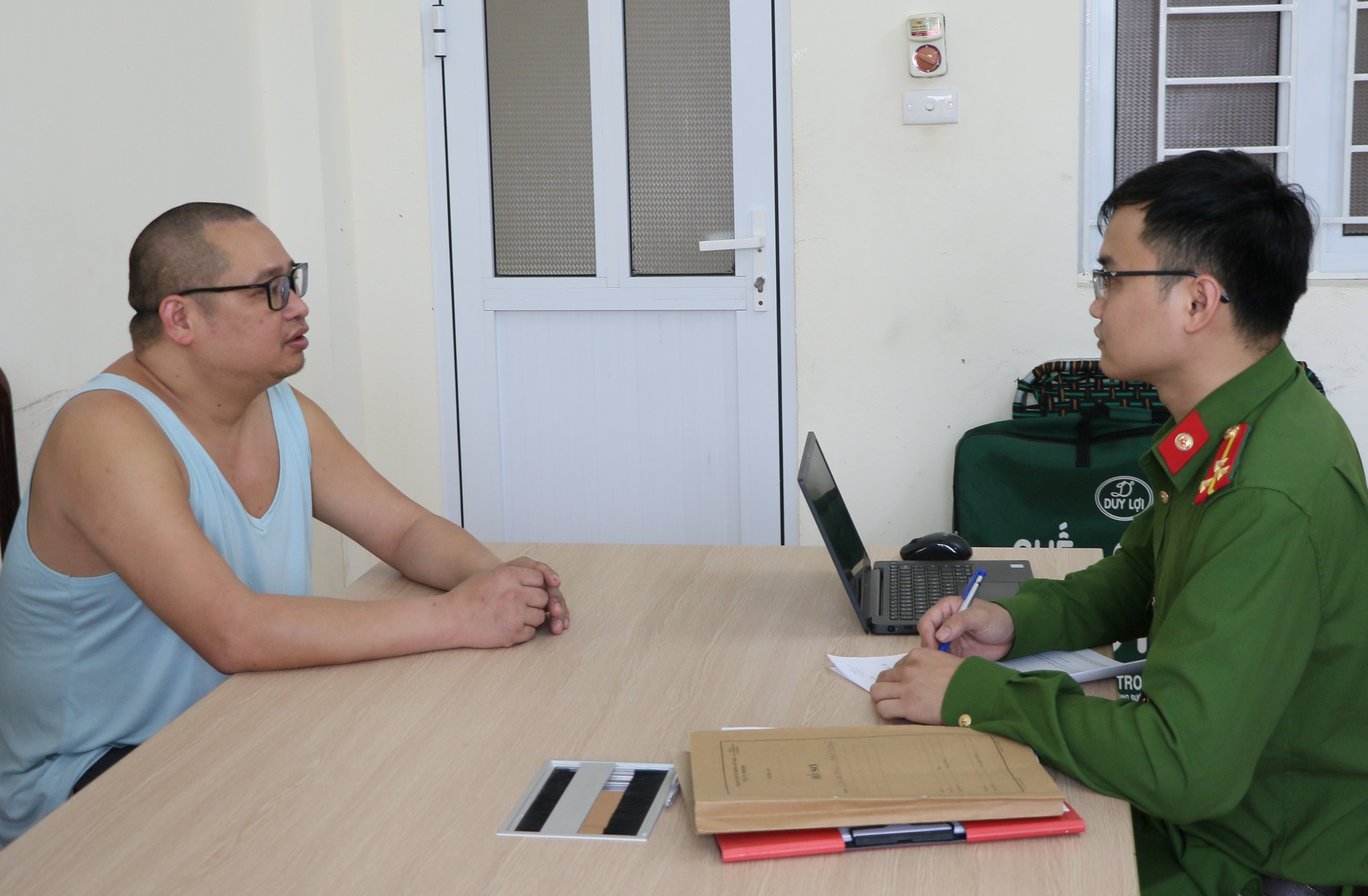 làm giả giấy tờ ảnh 1 lam gia giay to anh 1