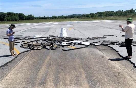 Vi sao duong bang san bay Vinh bong troc, ran nut? hinh anh
