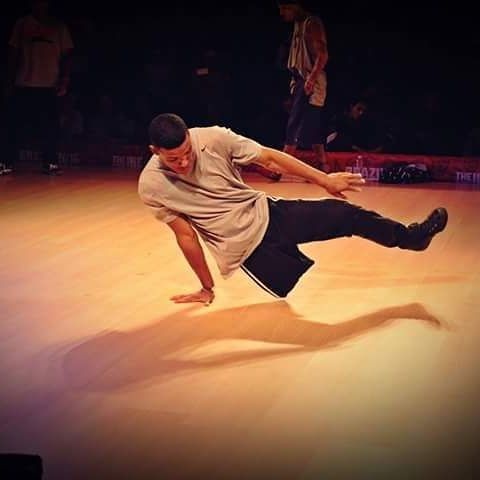 Chang Bboy mot chan nhay breakdance hinh anh