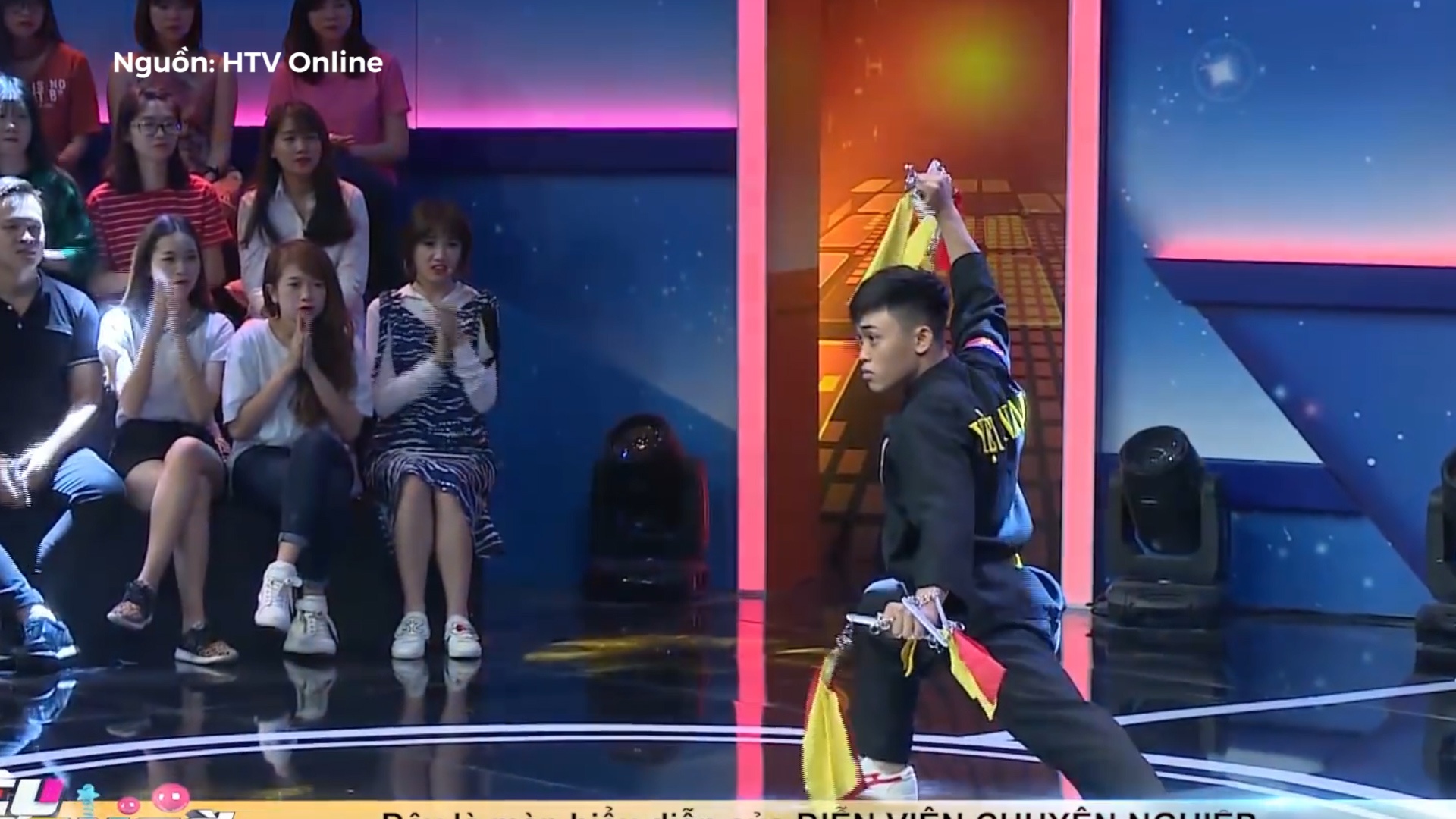 9x mua song thiet khien khan gia 'nin tho' hinh anh