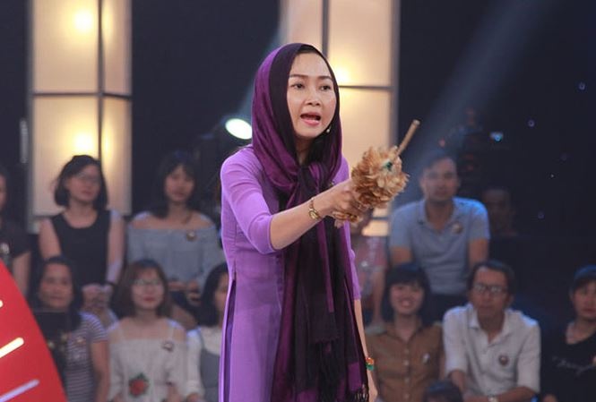 'Nguoi me' Long An mang giam khao xoi xa o Thach thuc danh hai hinh anh