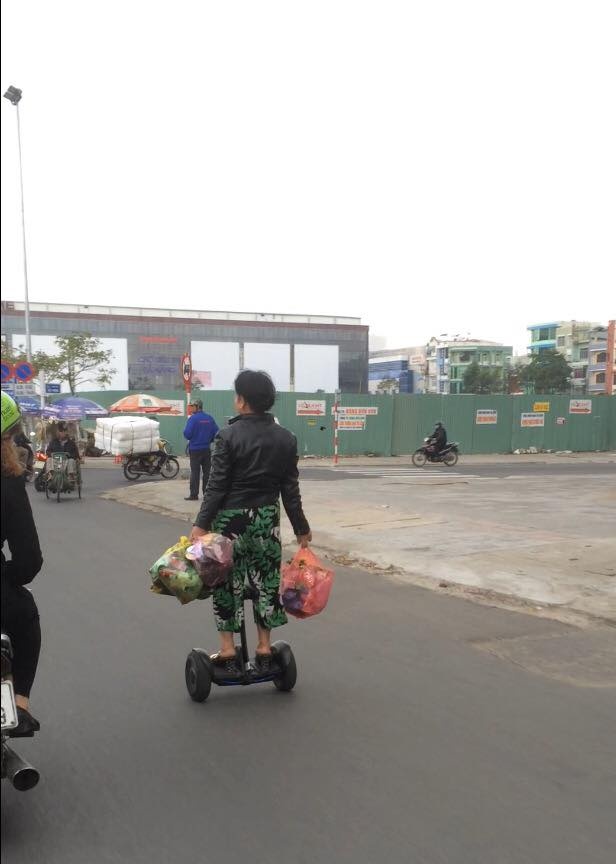 Dung xe can bang de di cho hinh anh