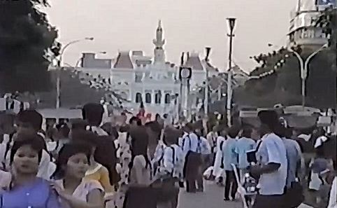 Nhin lai Tet Sai Gon thap nien 1990 hinh anh
