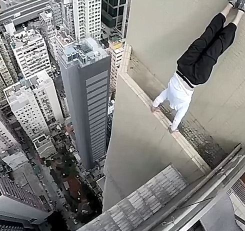 Parkour mao hiem tren noc nha cao tang hinh anh